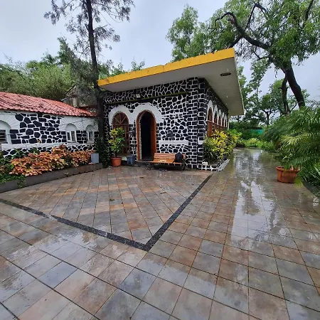 Luxurious Vintage Villa Lonavala Exterior photo