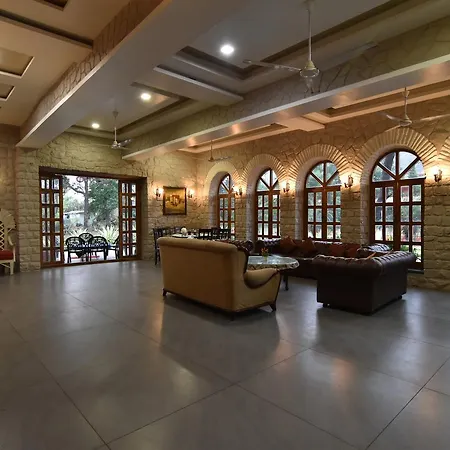 Luxurious Vintage Villa Lonavala Exterior photo