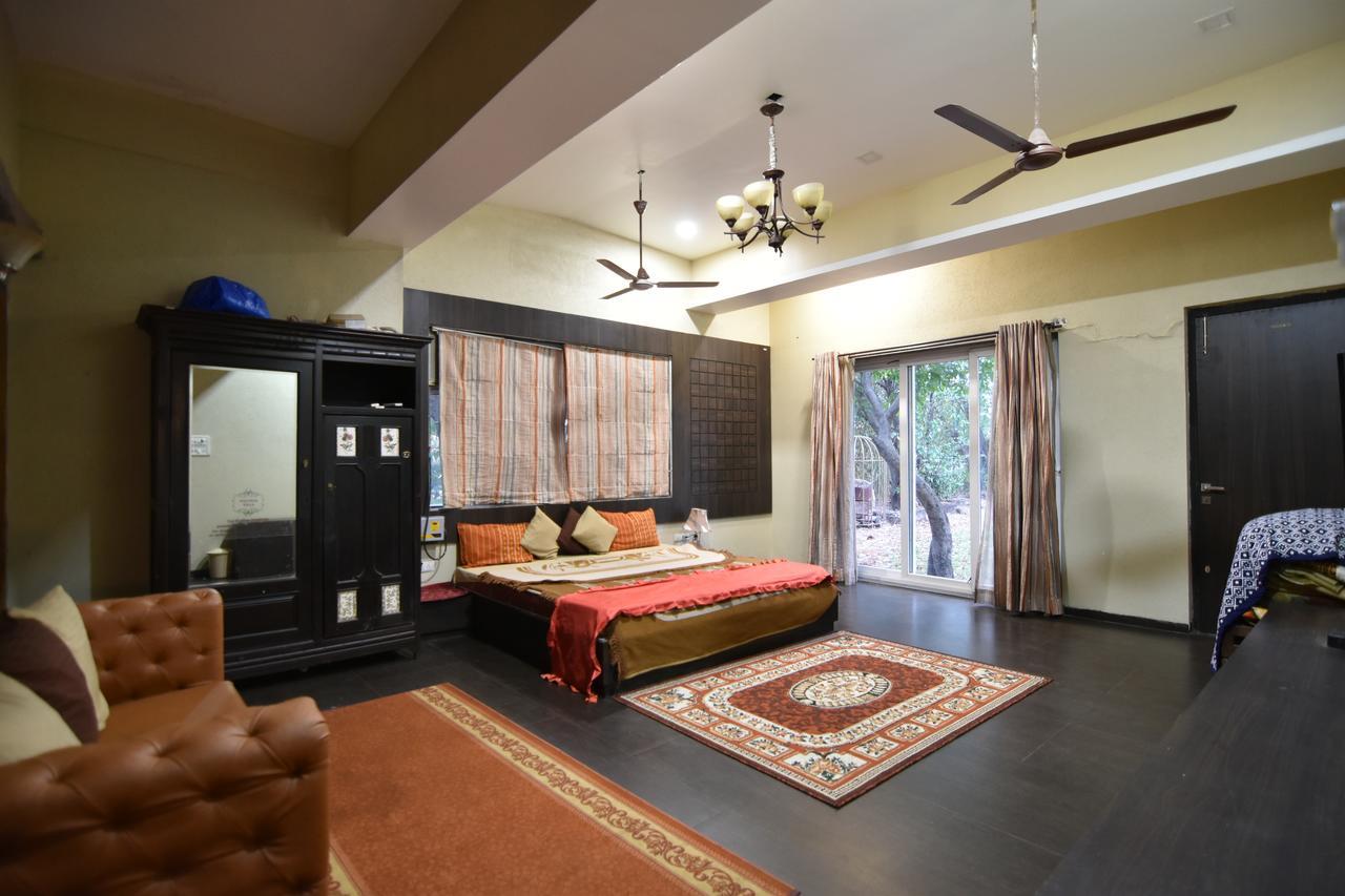 Luxurious Vintage Villa Lonavala
