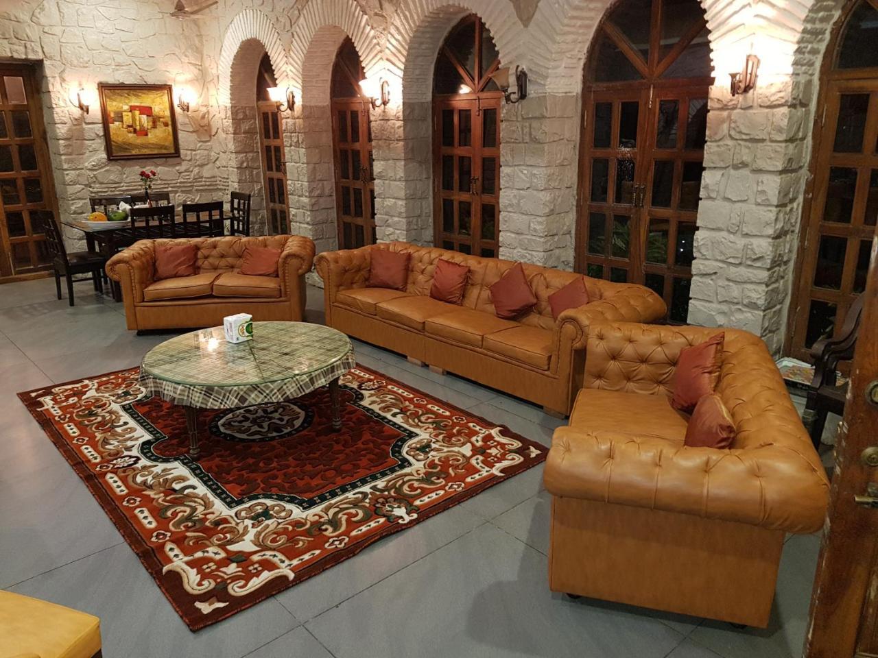 Luxurious Vintage Villa Lonavala